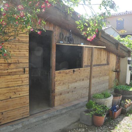 Bed and Breakfast La Ferme De Tonton Jules Et Mame Julia à Entraigues-sur-la-Sorgue Extérieur photo